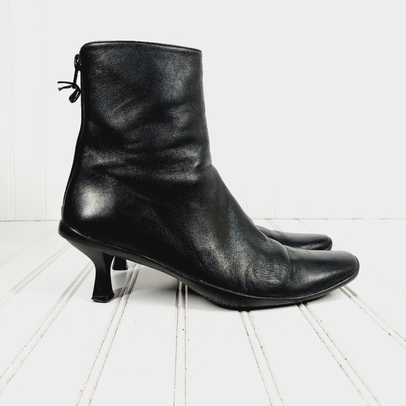 Stuart Weitzman Women's Black Leather Kitten Heel Back Zip Ankle Boots I464 - Picture 5 of 11